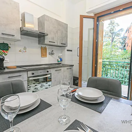 Magnolia House 3 Bedrooms And 3 Private Parking By Ml White House