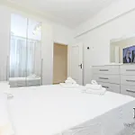 Magnolia House 3 Bedrooms And 3 Private Parking By Ml White House