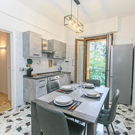 Magnolia House 3 Bedrooms And 3 Private Parking By Ml White House Апартаменты