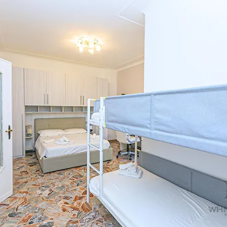 Magnolia House 3 Bedrooms And 3 Private Parking By Ml White House Janov