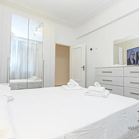 Magnolia House 3 Bedrooms And 3 Private Parking By Ml White House
