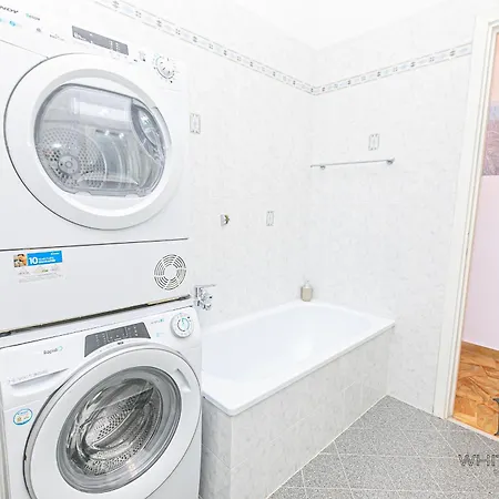 Magnolia House 3 Bedrooms And 3 Private Parking By Ml White House Appartamento