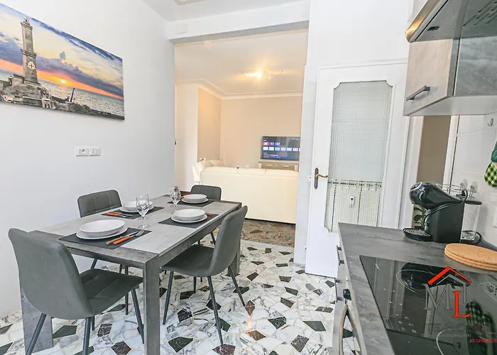 Magnolia House 3 Bedrooms And Parking By Ml White House شقة