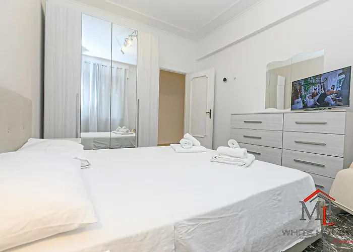 Magnolia House 3 Bedrooms And Parking By Ml White House شقة