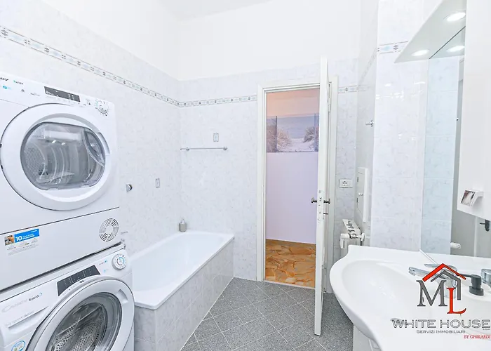 Magnolia House 3 Bedrooms And Parking By Ml White House