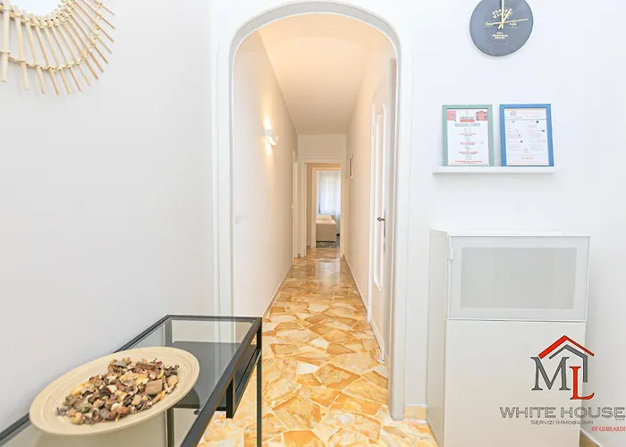 Magnolia House 3 Bedrooms And Parking By Ml White House