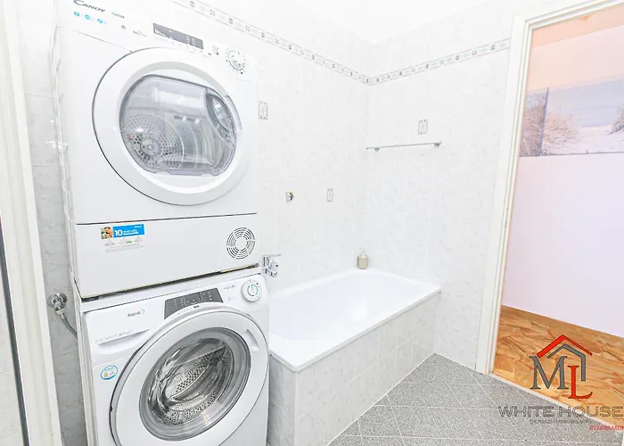 Magnolia House 3 Bedrooms And Parking By Ml White House شقة