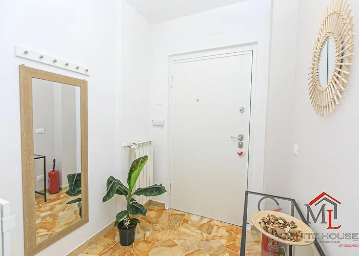 Magnolia House 3 Bedrooms And Parking By Ml White House *