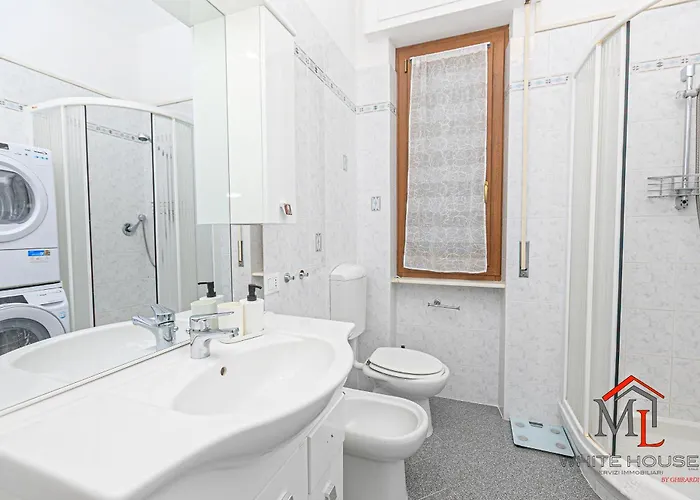 Magnolia House 3 Bedrooms And Parking By Ml White House *
