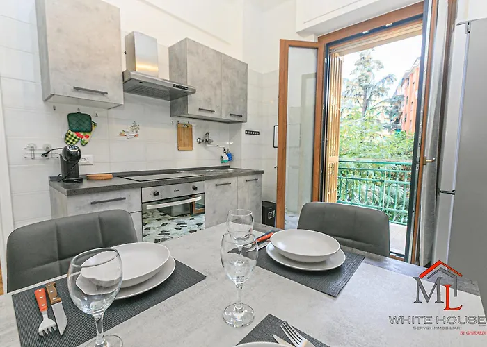 Magnolia House 3 Bedrooms And Parking By Ml White House