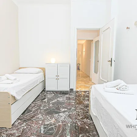 Magnolia House 3 Bedrooms And 3 Private Parking By Ml White House