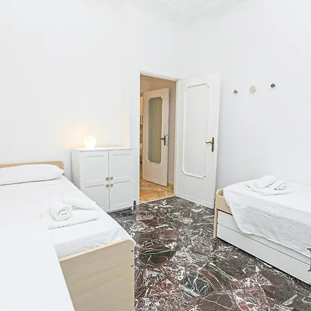 Magnolia House 3 Bedrooms And 3 Private Parking By Ml White House